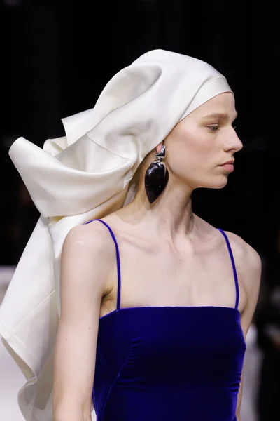 Look 8